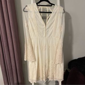 Illa Illa Bell-Sleeve Cream Lace Dress